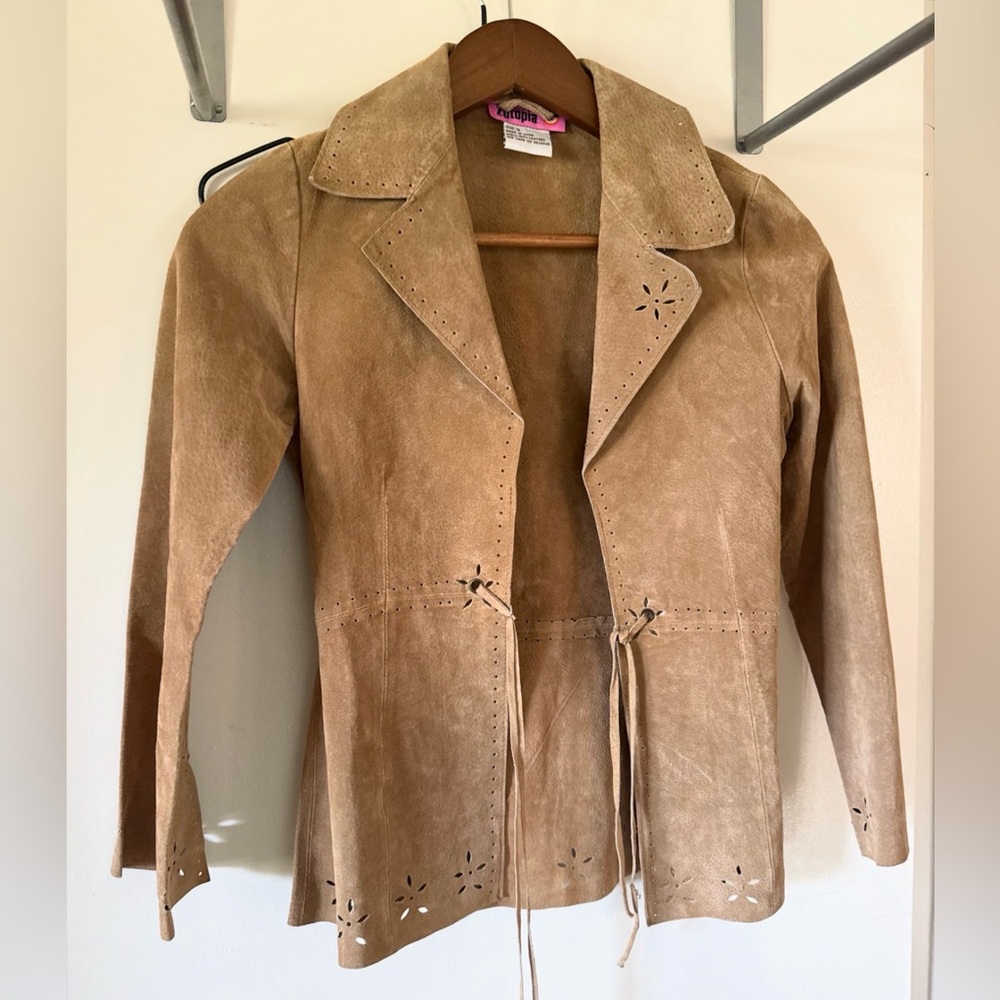VINTAGE 70’s SUEDE FRONT TIE JACKET WITH DAISY CUT OUT DETAILING
